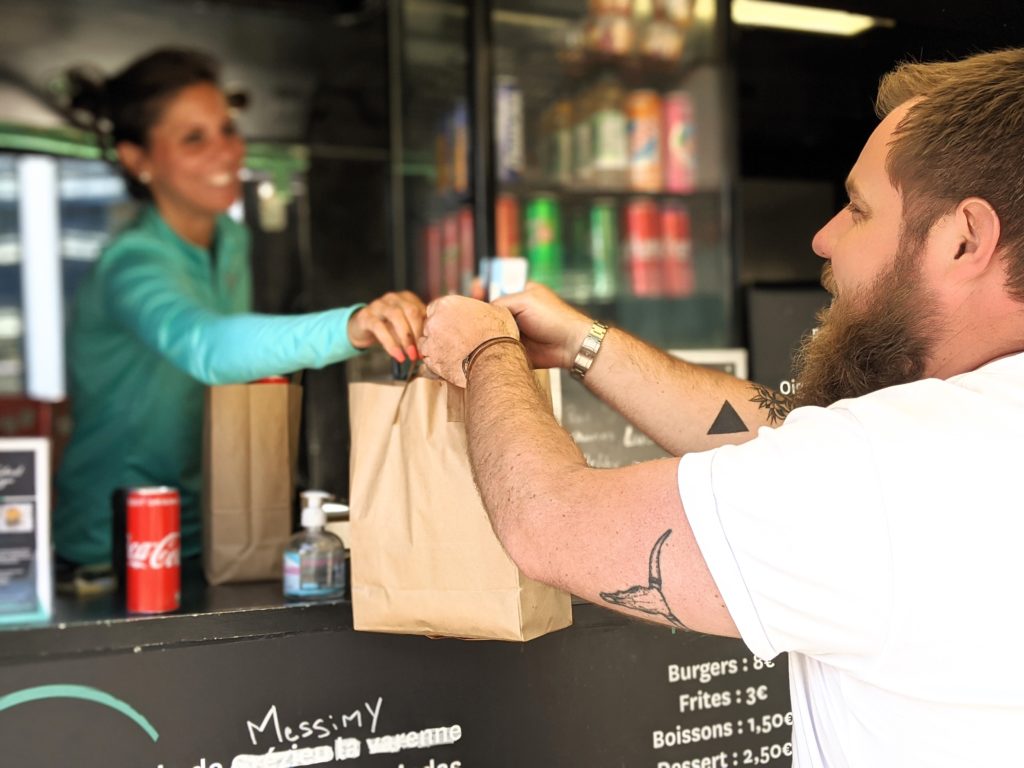 Foodtruck 27 Street burger - Bureau et atelier privatif, coworking, à Bel Air Camp, réseau de tiers lieux business à lyon et villeurbanne - bienvenue dans la communauté