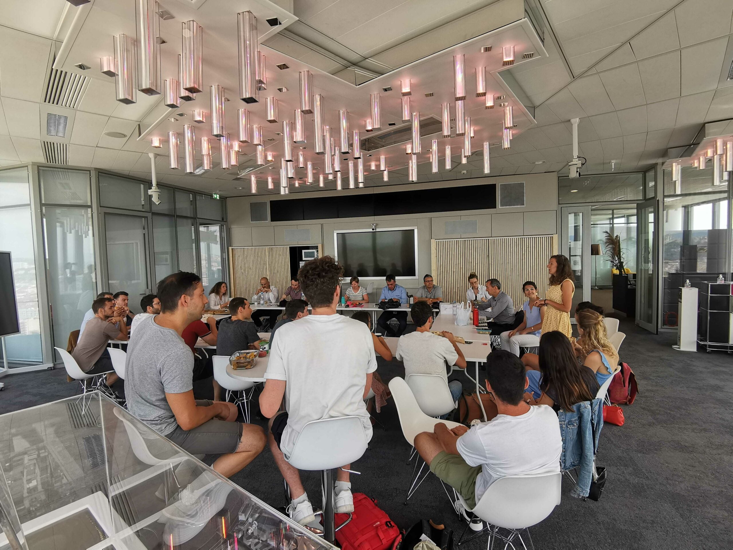 Accompagnement des chefs d'entreprises (fondateurs et fondatrices) dans la communauté de Bel Air Camp pour réduire la solitude de l'entrepreneur. Intégrer un bureau ou atelier dans une communauté, coworking, centre d'affaire : bienvenue dans votre réseau de tiers-lieux business à Lyon et Villeurbanne (Bel Air Business, Bel Air Industry, Bel Air Center) Accompagnement des chefs d'entreprises (fondateurs et fondatrices) dans la communauté de Bel Air Camp pour réduire la solitude de l'entrepreneur. Intégrer un bureau ou atelier dans une communauté, coworking, centre d'affaire : bienvenue dans votre réseau de tiers-lieux business à Lyon et Villeurbanne (Bel Air Business, Bel Air Industry, Bel Air Center)