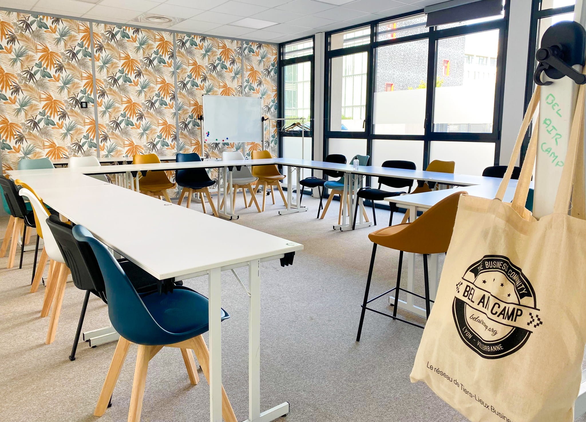 Notre salle de réunion James pouvant accueillir 25 personnes à Bel Air Camp réseau de Tiers-Lieux Business - coworking à Lyon et Villeurbanne 